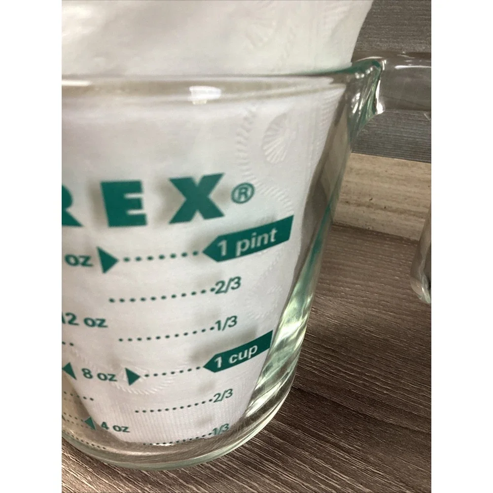 Vintage Pyrex Green Letter 2 Cups Measuring Cup - No Chips